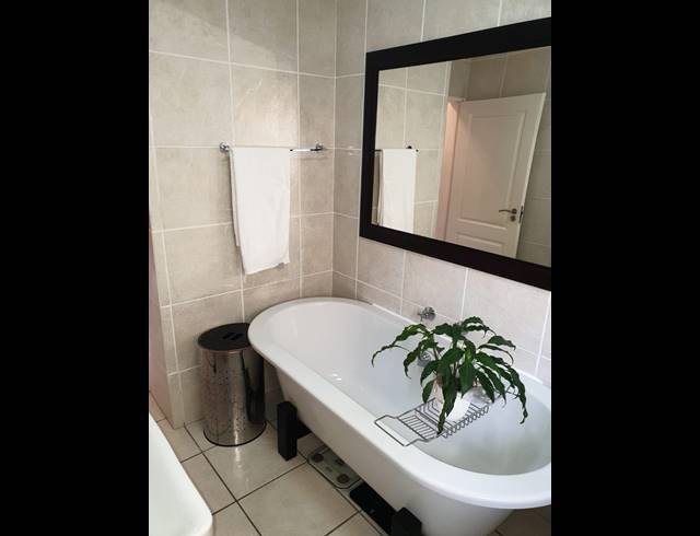 2 BEDROOM APARTMENT FOR SALE IN SUNNINGHILL